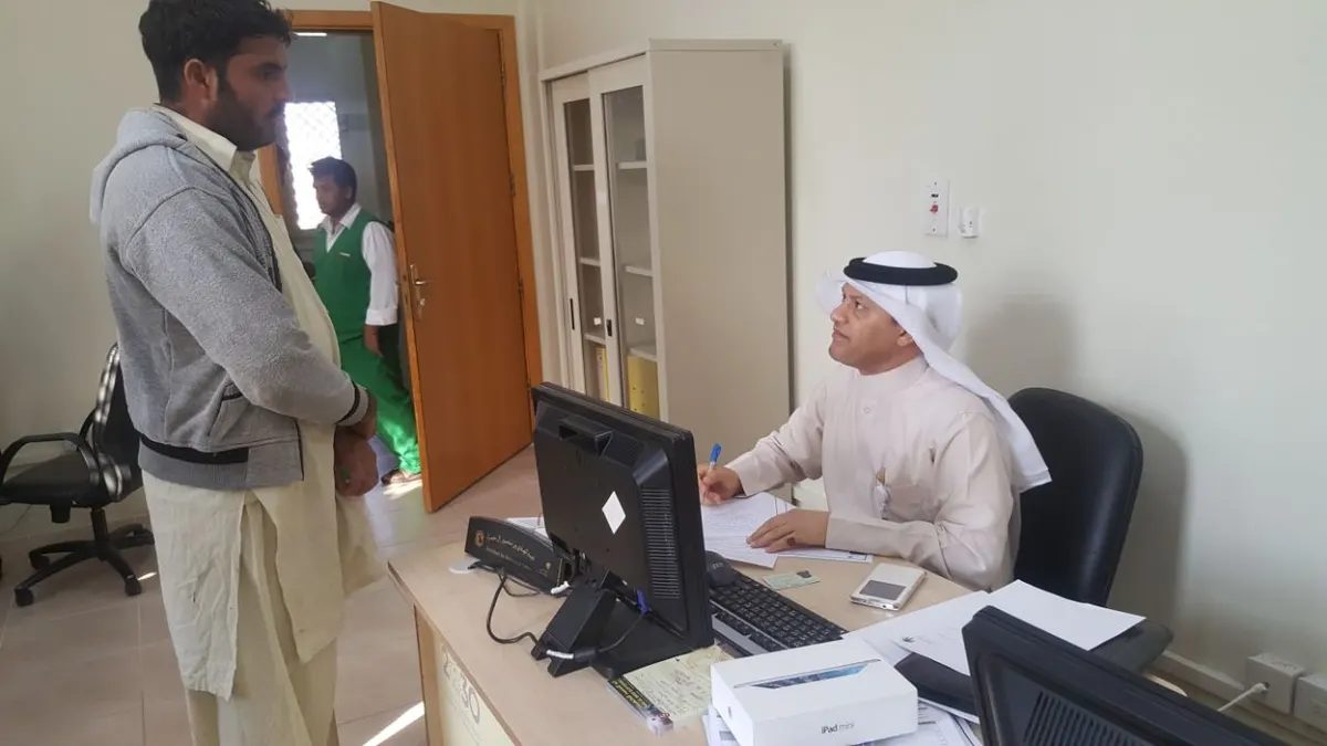 القطيف.. إحالة ١٢ وافداً يعملون لحسابهم الخاص للشرطة