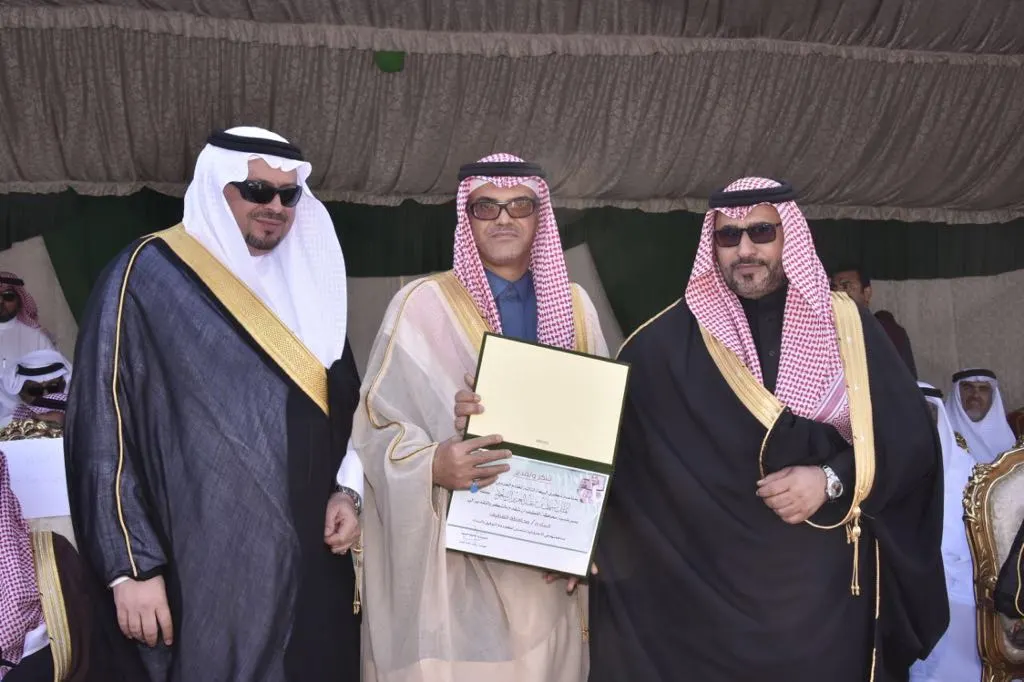 بلدية القطيف تدشن أطول سارية بالشرقية وتطلق 1500 بالونة في ذكرى البيعة