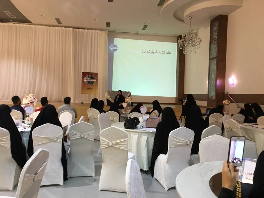 تاروت.. خطيبات توستماسترز يدربن متطوعي رسالة على الإلقاء