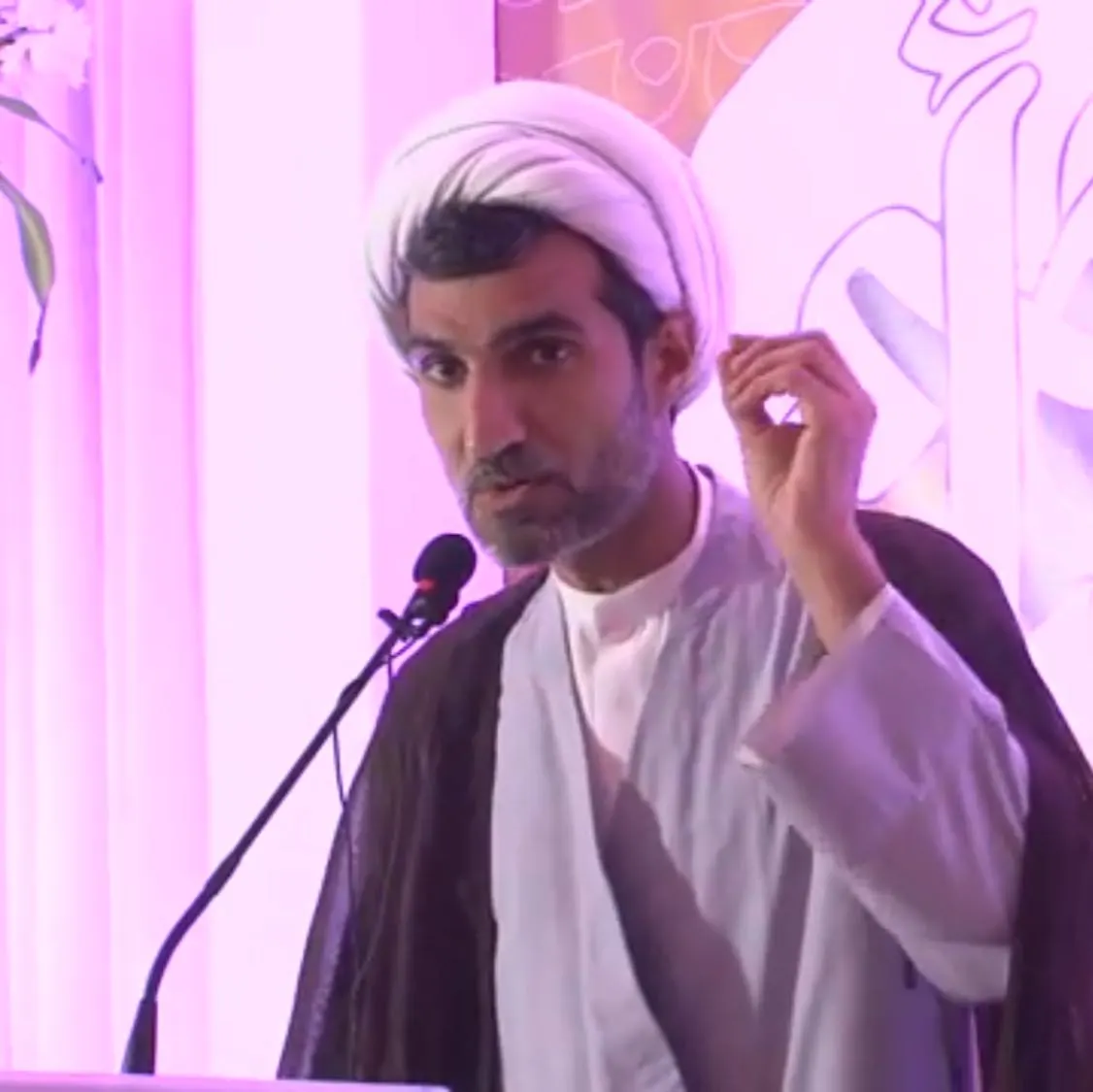 الفرج: لم أكتب الشعر بغرض النشر.. وشعراؤنا بلغوا الفحولة الأدبية ولم يخدمهم الإعلام
