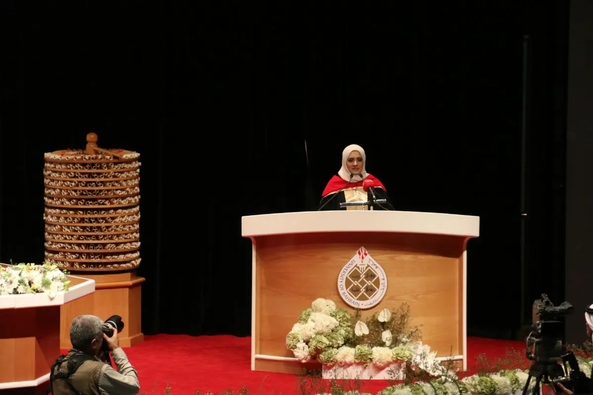 جامعة البحرين تمنح ابنة تاروت أبو الرحي جائزة الزايد