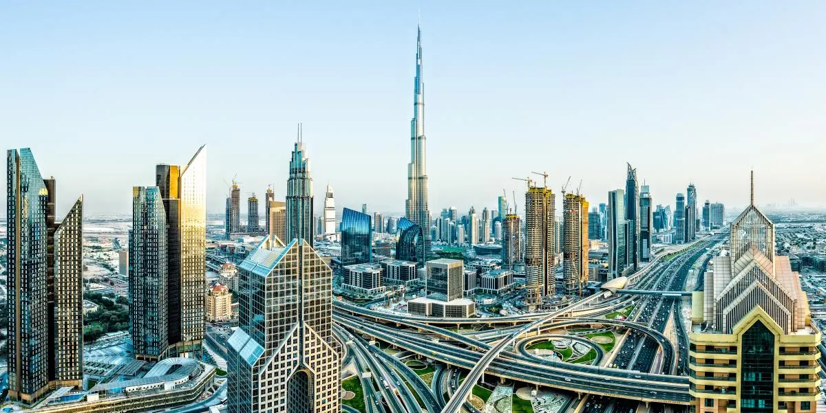 رحلات دبي الأسبوعية والاستمتاع بالتسوق في القريه العالمية مع مجموعة الحماد للسياحه والسفر