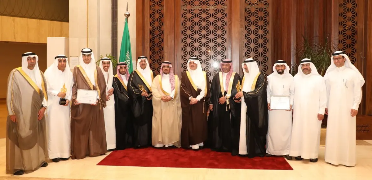 أمير الشرقية يستقبل الحاصلين على جوائز التميز بالقطيف