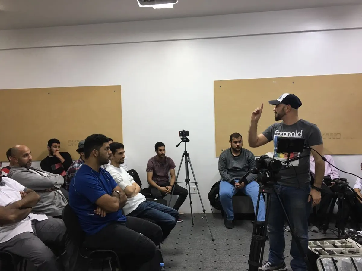 القطيف..آل عادي يقود 35 متدرباً نحو صناعة الأفلام