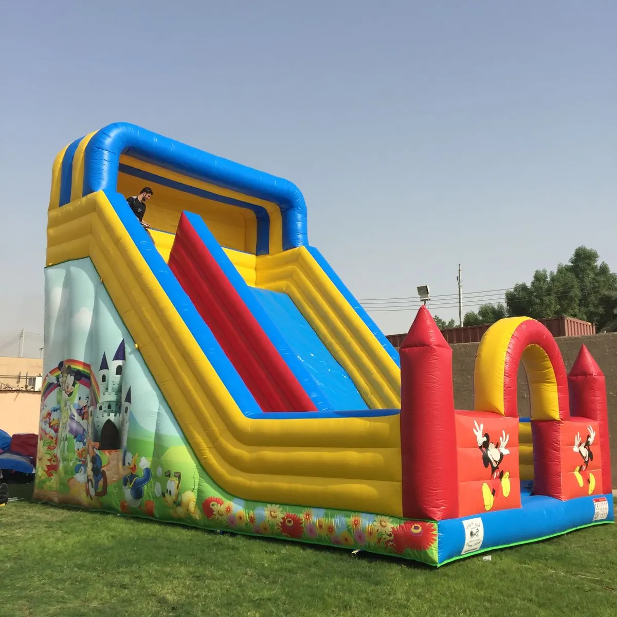 بالفيديو .. قرية الاحلام تفتتح ألعابها الهوائية بحي الشاطئ يومياً وبشكل دائم