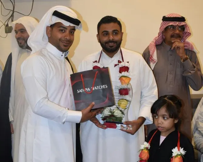 القديح: عائلة آل عبيد تكرم منقذ طفلتها.. وزينب: أحبه كأبي !