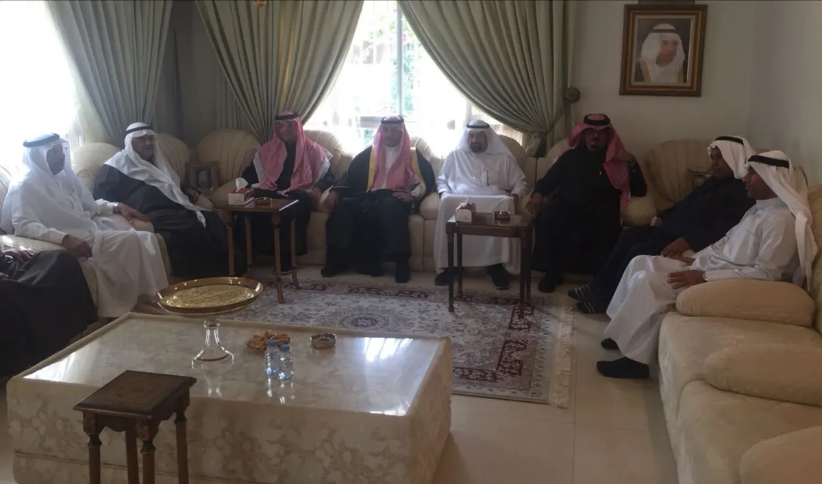 سيهات.. الخالدي يقدم واجب العزاء لأسرتي آل خليفة والناصر