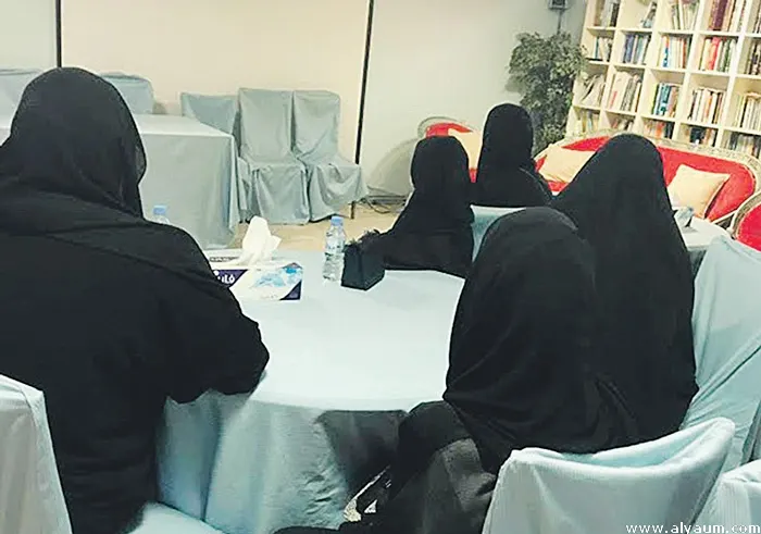 لقاء حول «قيادة السيارة» بين 26 سيدة بالقطيف