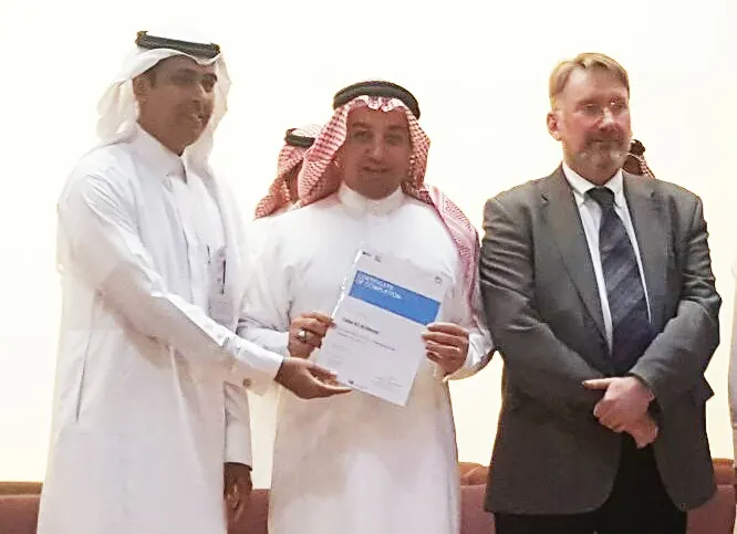 العوامية.. المجلس الثقافي البريطاني يمنح النمر شهادة القيادات الرياضية الشابة