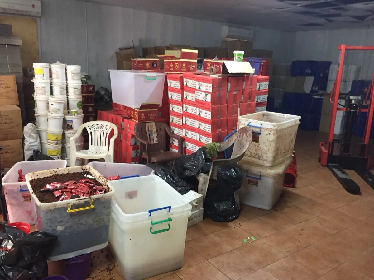 القطيف: التجارة تكشف تفاصيل معمل المعسل المغشوش.. تديره عمالة