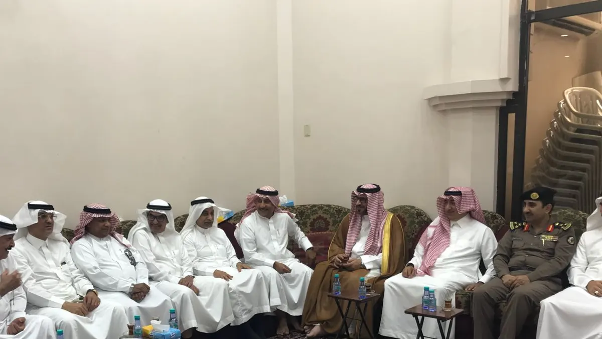 محافظ القطيف يقدم واجب العزاء لأسرة الزاير