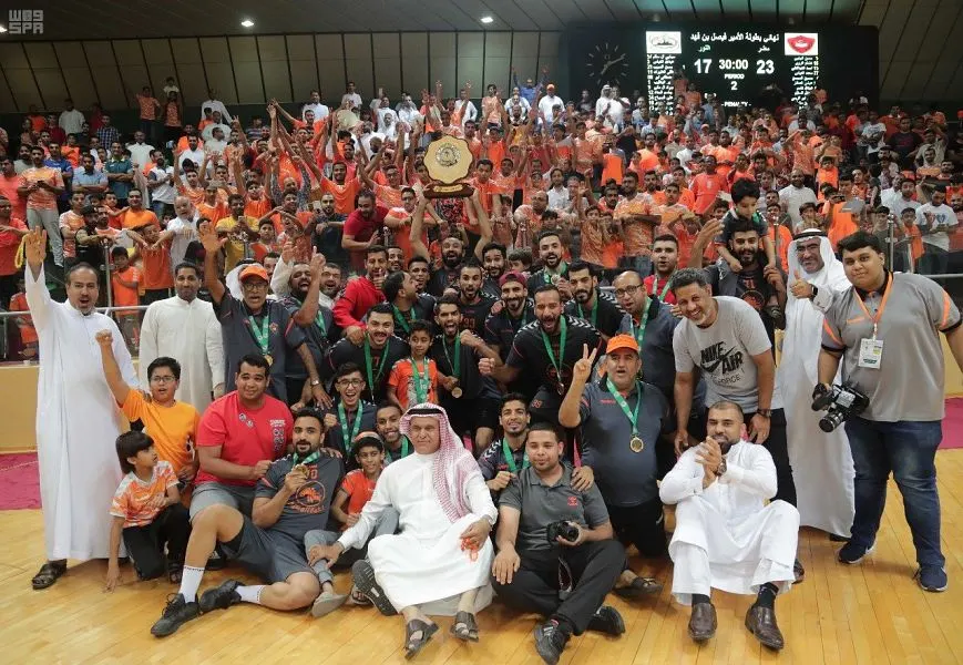 المنيع يتوج نادي مضر بدرع الدوري الممتاز لكرة اليد