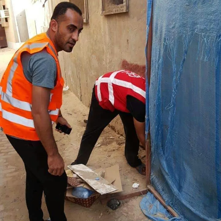 صفوى.. تعثر السيدات وكبار السن يطلق مبادرة تنظيف لـ أحد الشوارع