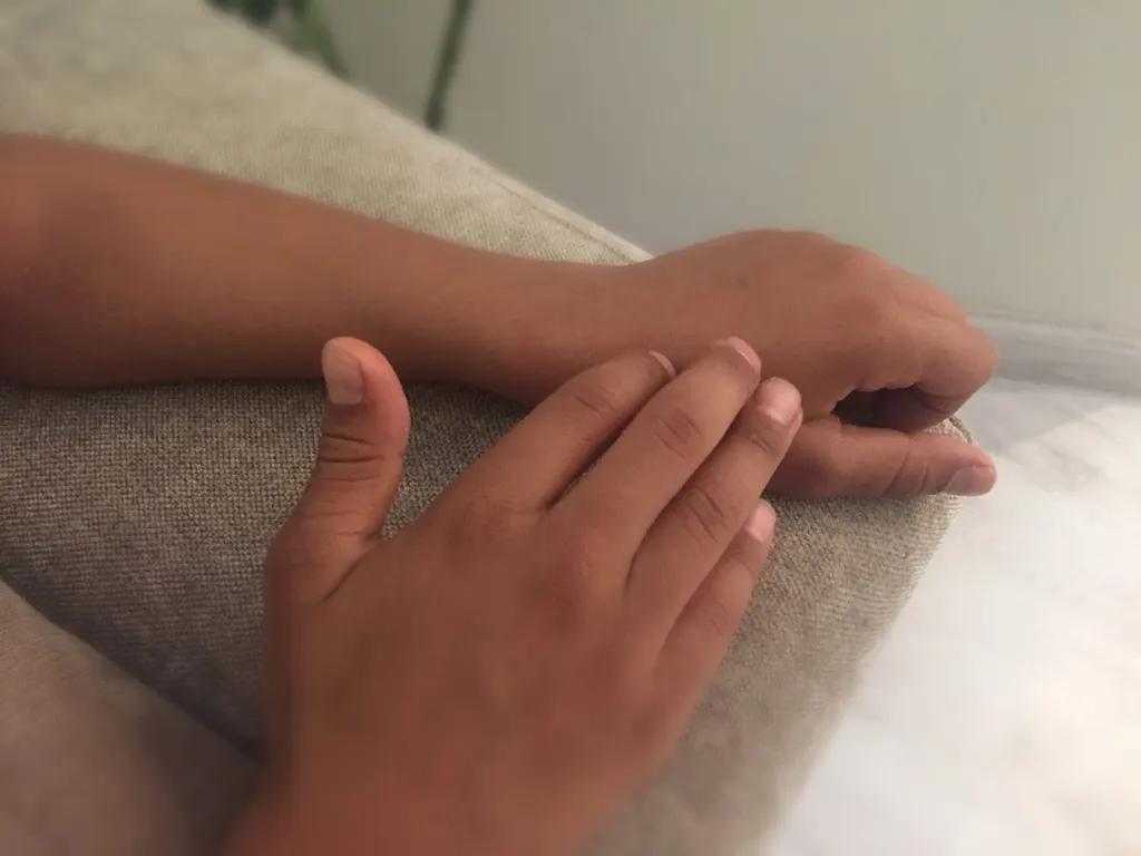 حكة السبع سنوات تعود بالهلع والطب البديل.. واختصاصيات: من الأمراض السهلة