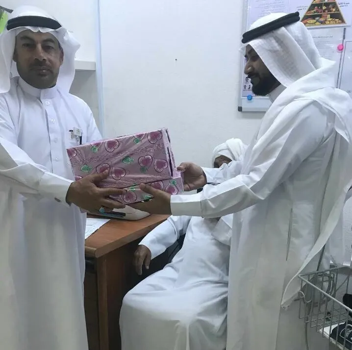 تاروت: مركز صحي يخصص جائزة لبر الوالدين.. والبيابي أول المكرمين