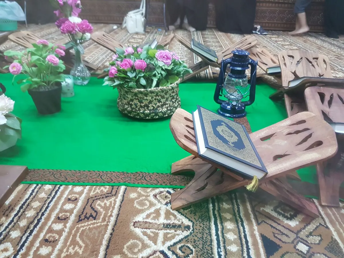 نساء يطرقن باب الآخرة بإكرام الموتى.. والقديح تحتفي بهن
