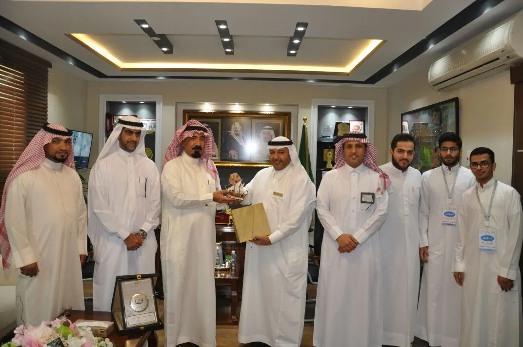«تعليم القطيف» يكرّم «دار العلوم» الثانوية