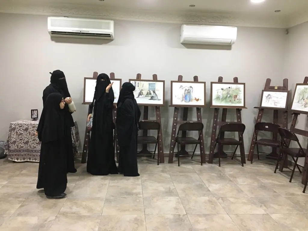 سيهات..التوأم «هلال» تدقان أبواب الطين بـ«أجراس الطفولة»