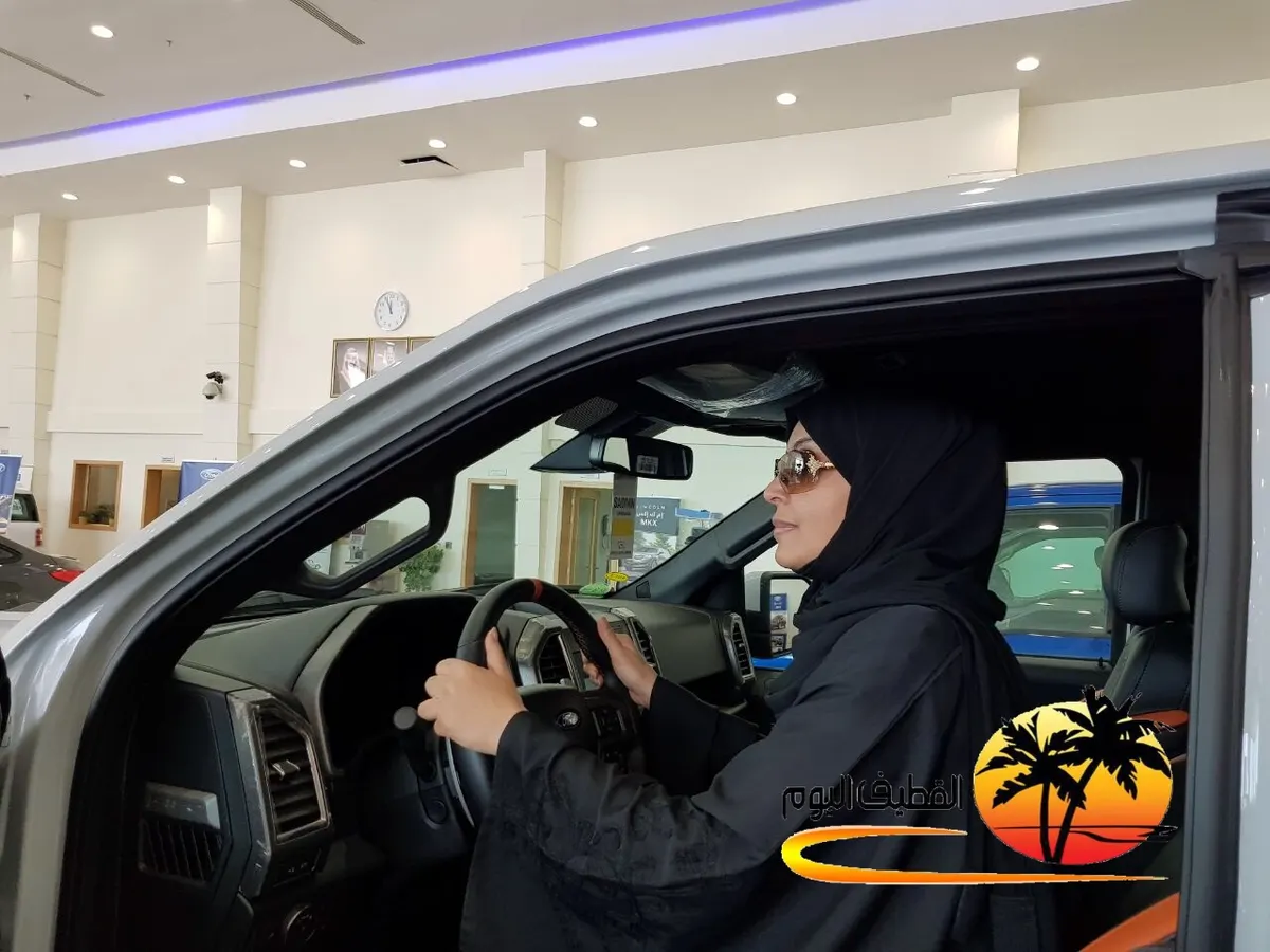 سيهات..هذا ما حدث خلال زيارة 45 سيدة لمعارض السيارات.. تقرير مصور
