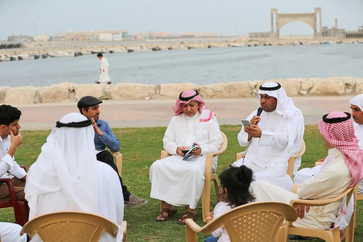«بسطة» تنثر الشعر على الواجهة البحرية بالقطيف