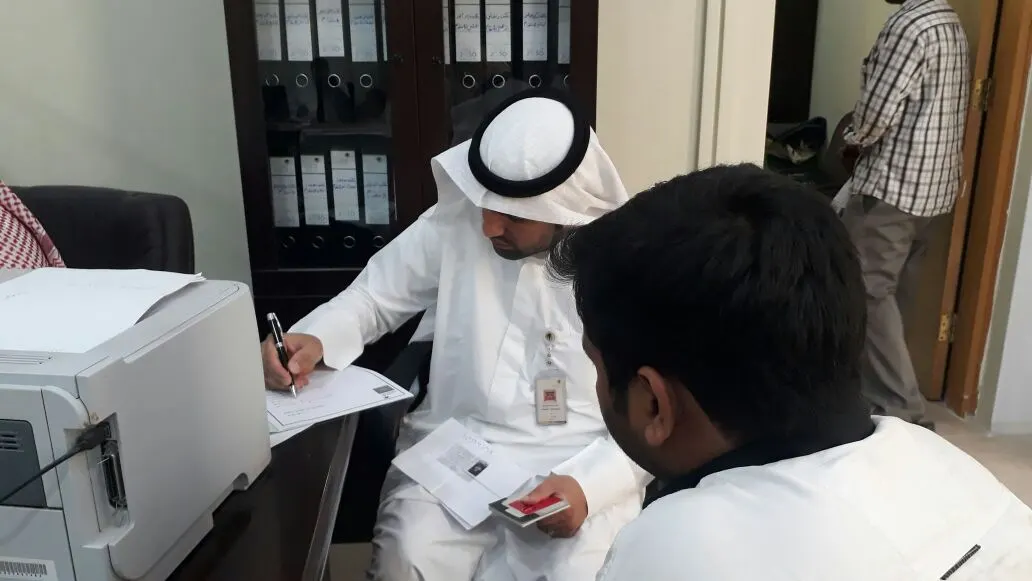 عمل القطيف: التحقيقات تكشف مخالفة عمالة سوق السمك لثلاث مواد من النظام