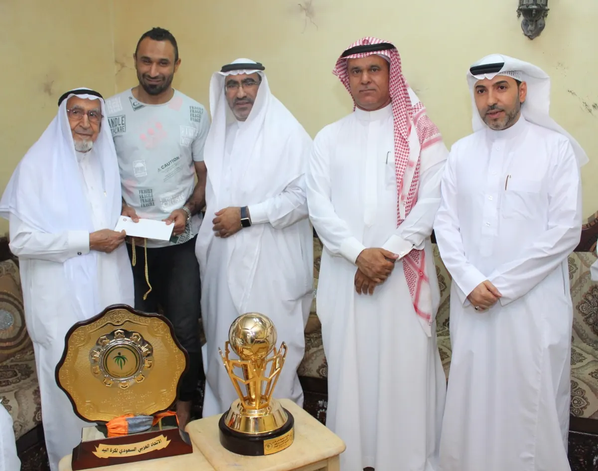 «يد مضر» يهدي تتويج الدوري إلى الخاطر