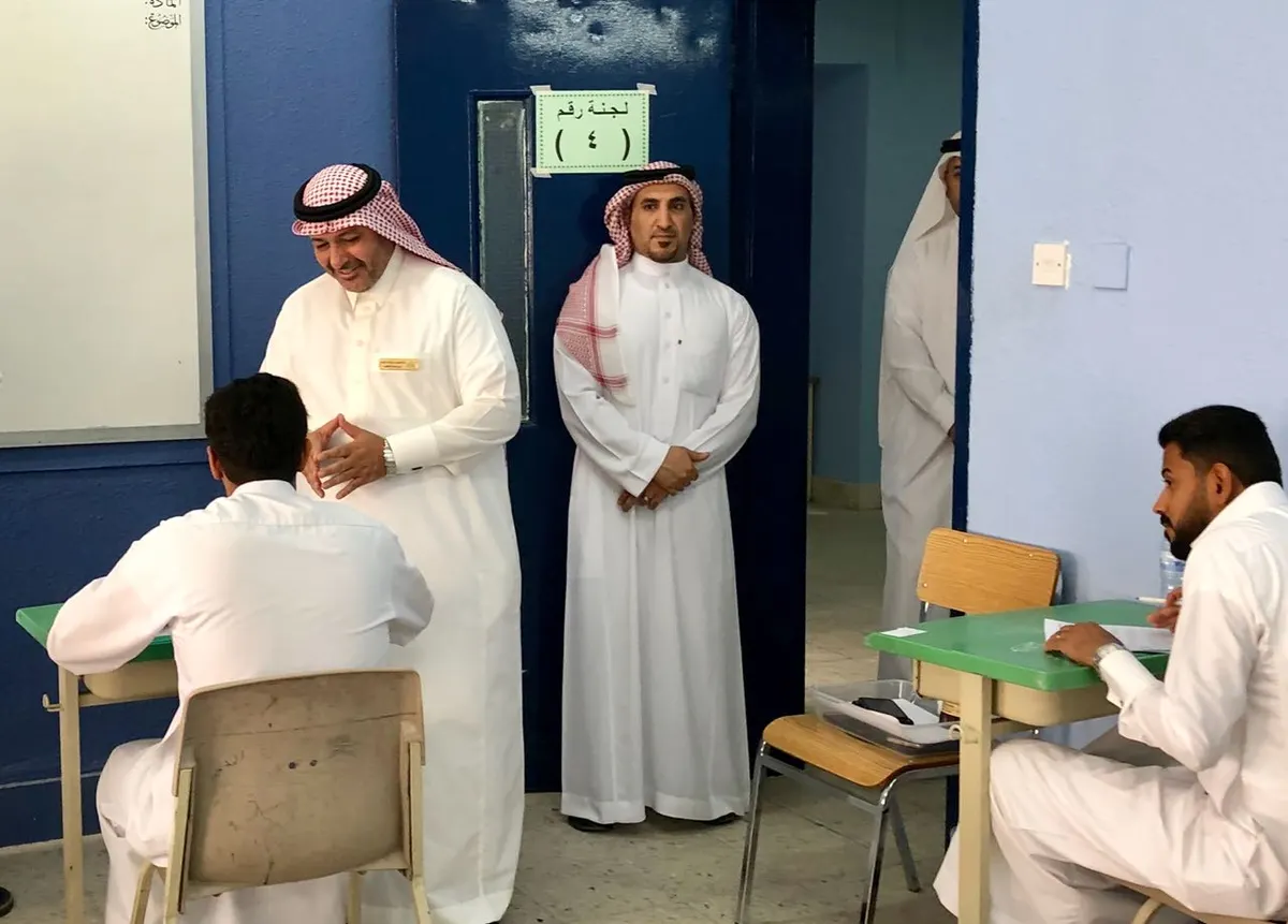 شاهد.. 45 ألف طالب وطالبة يؤدون الاختبارات في مدارس محافظة القطيف