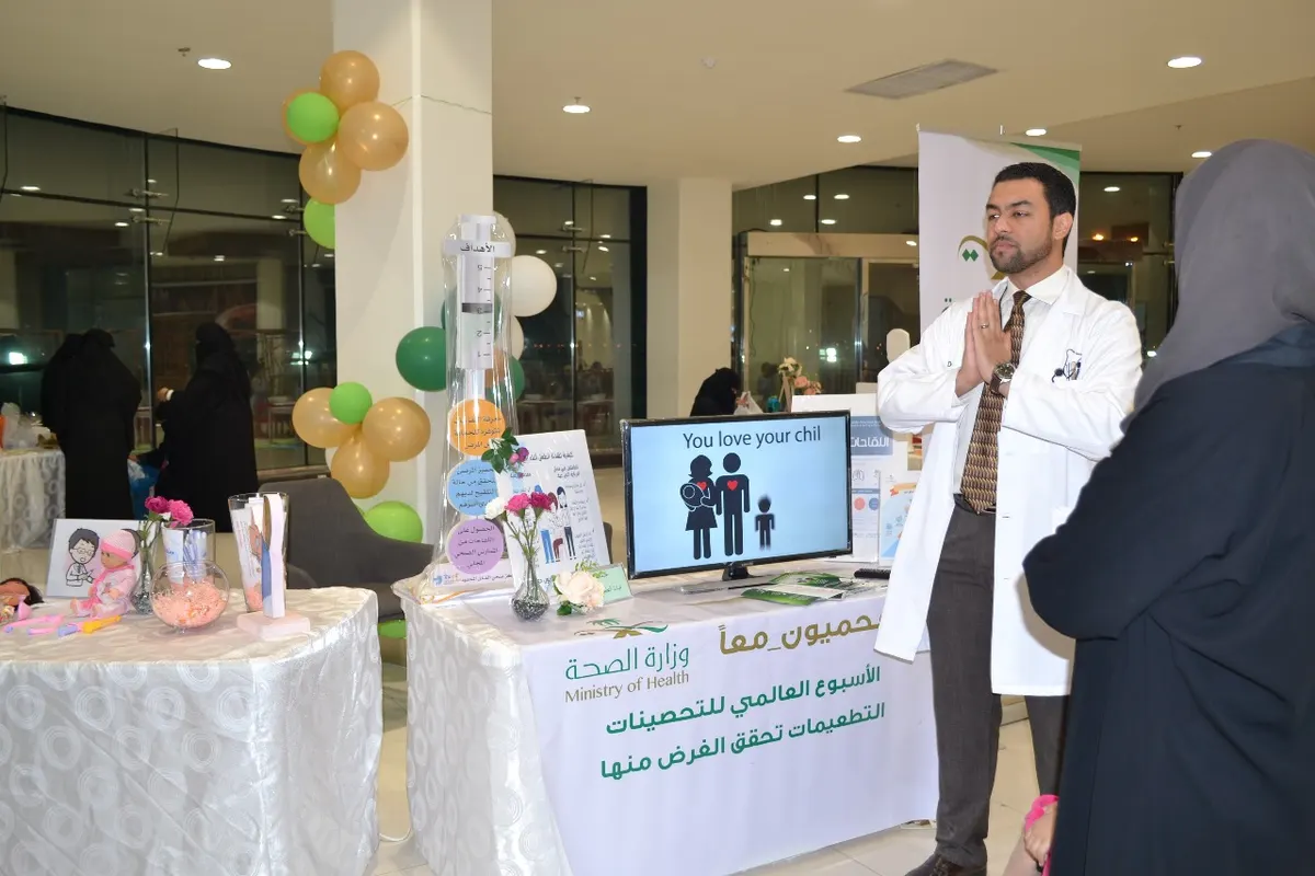 القطيف.. آل شيخ ناصر يرد على الشائعات حول التطعيم.. ويؤكد الإنفلونزا ليست مرضًا خفيفًا
