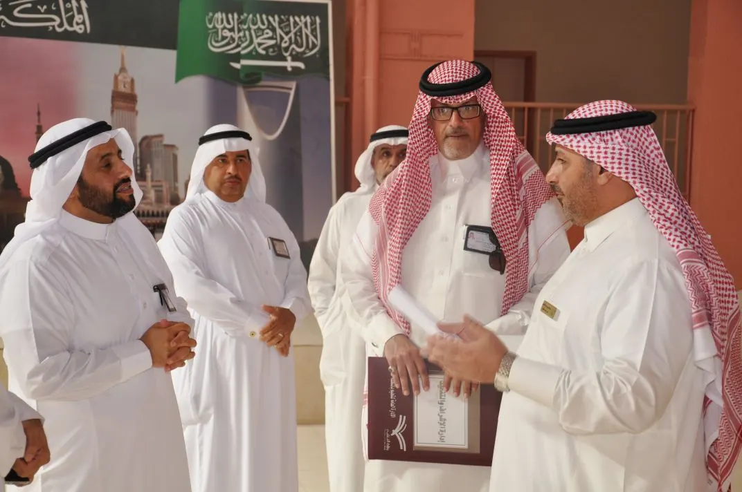 بالصور..مدير تعليم الشرقية يتفقّد مدارس مدينة عنك