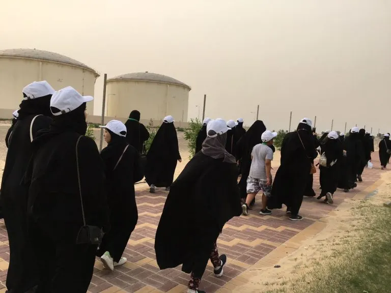 صفوى: وفق الضوابط الشرعية.. السماح للنساء بممارسة المشي في نادي الصفا