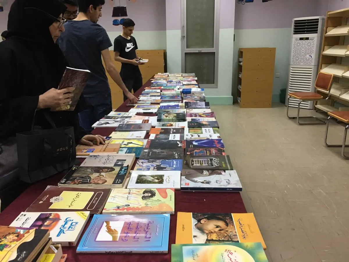 القطيف.. المكتبة العامة تستبدل 130 كتاباً لزوار معرضها