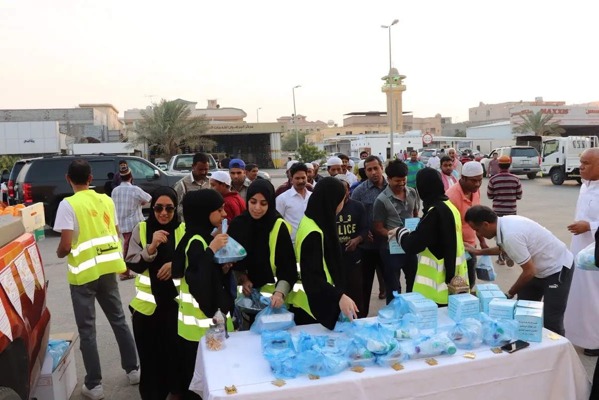 صفوى.. «أسيل الخير» تطعم «الوافدة» بـ 450 وجبة إفطار