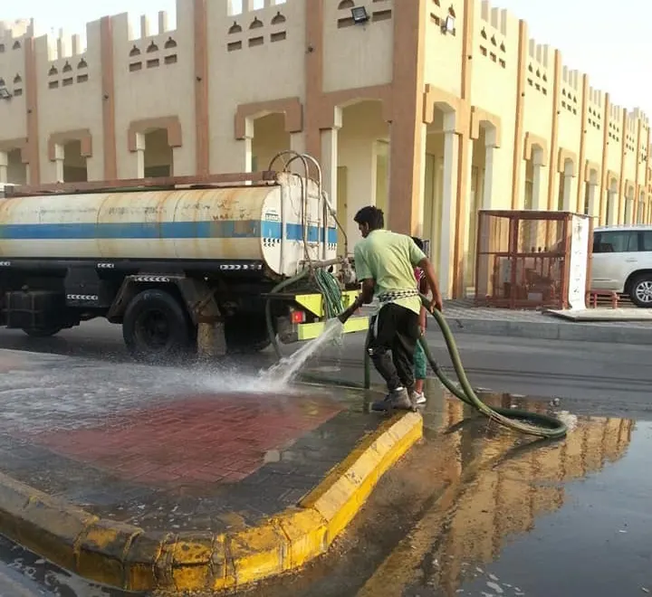استعدادًا لعيد الفطر.. البلدية تستهدف أرصفة مساجد ومقابر القديح!