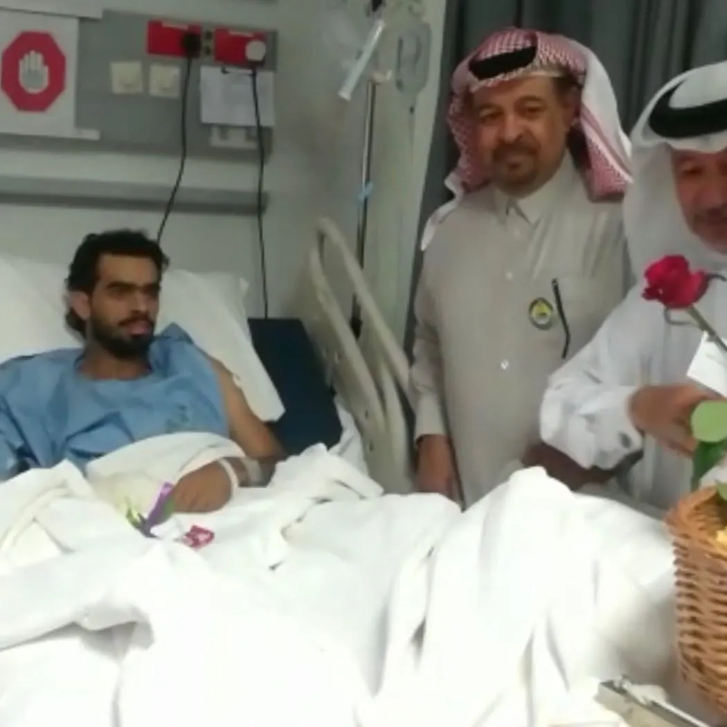 فنانون يشاركون المرضى فرحة العيد بمستشفى القطيف