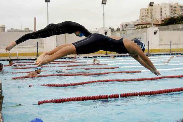 اغمري حواسك معنا بالمتعه والفرح وتعلم فنون السباحه