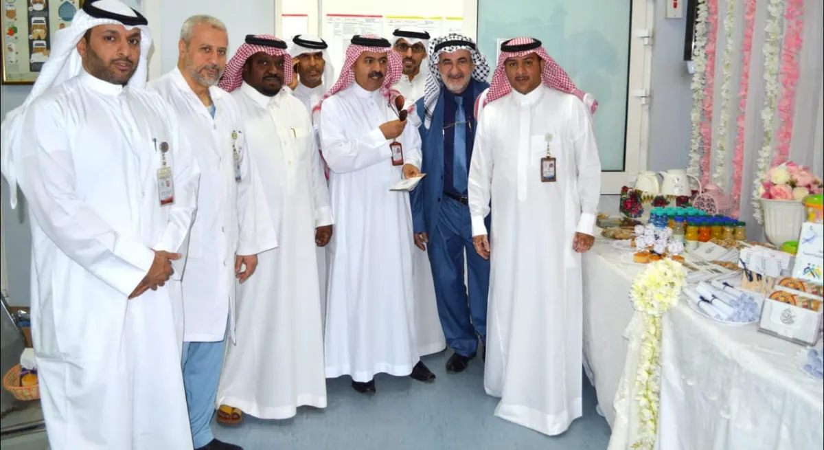 بمناسبة العيد.. هدايا تذكارية للمرضى والمراجعين بمستشفى عنك العام