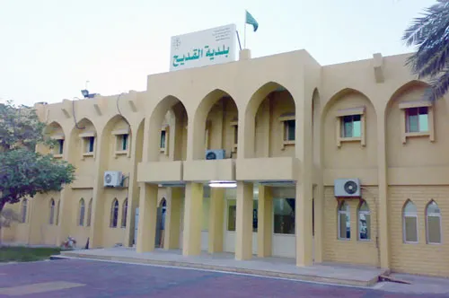 بلدية القديح تواصل حملة تحسين المشهد البصري