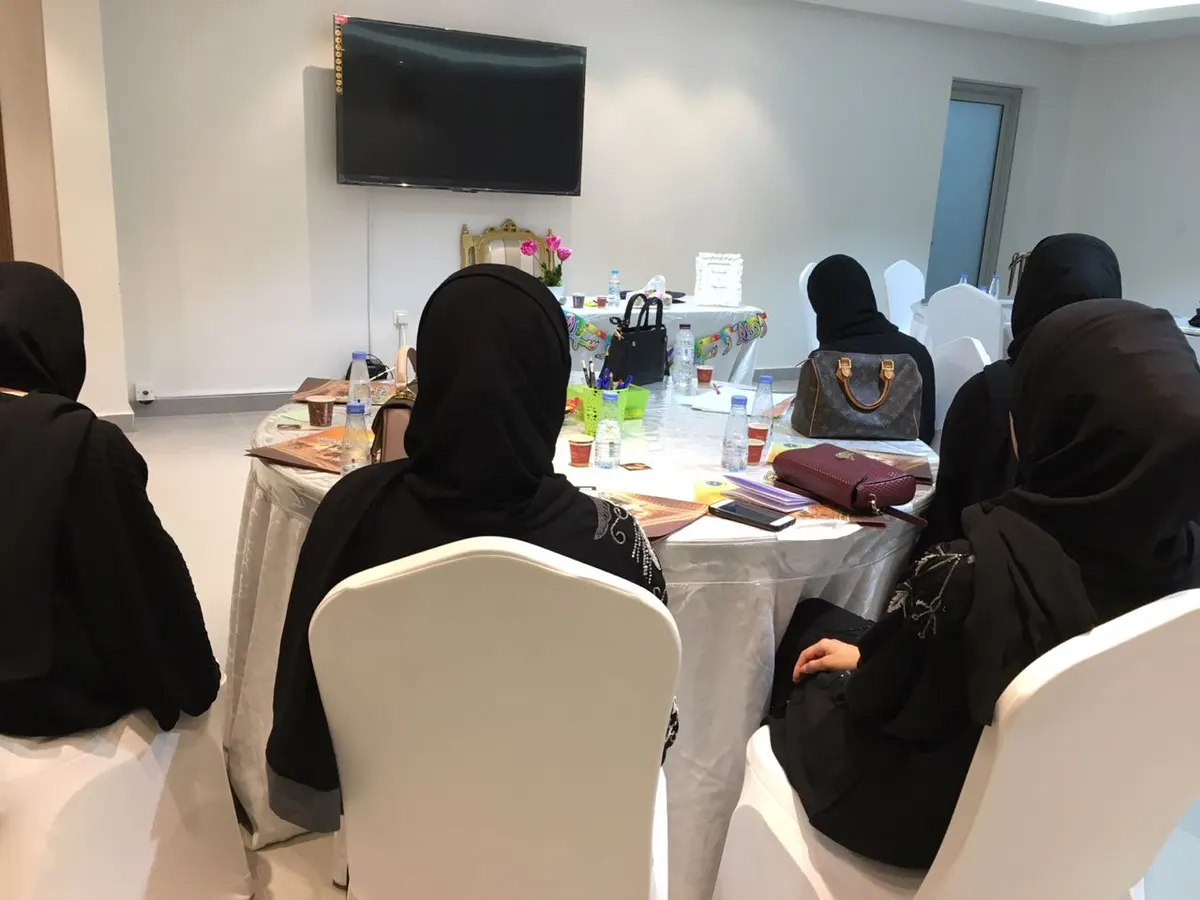 آل حسين: «80% من الأزواج السعداء يملكون ذكاءً عاطفيًا ويطبقون عاداتهم بحب»
