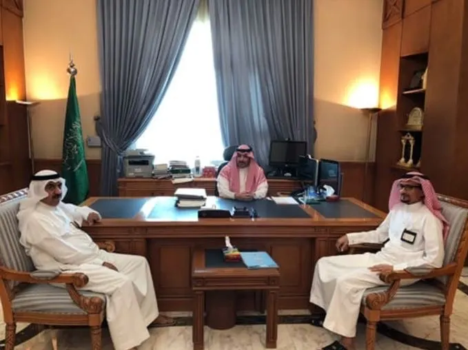 محافظ القطيف يطلع على مشاريع المياه الحالية والمستقبلية بالمحافظة