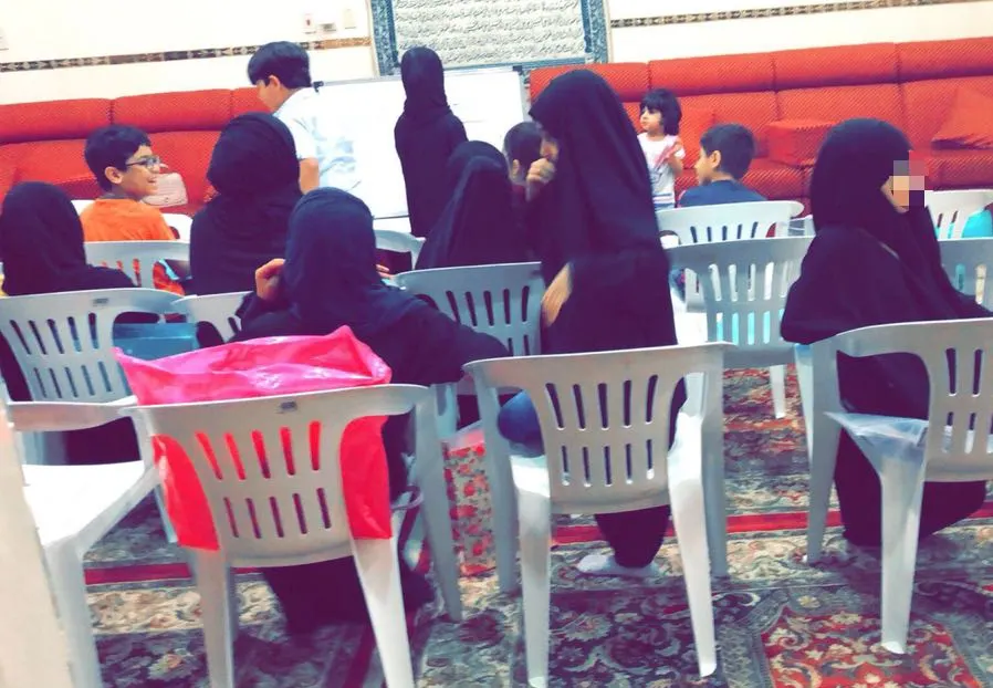 فتيات يمارسن دور المدربات في الإجازة الصيفية