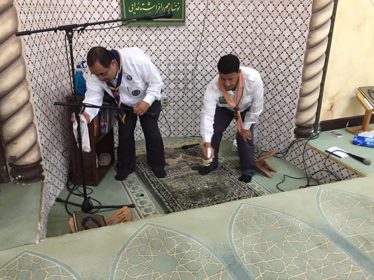 من سنابس.. رسل السلام تنظّف مساجد القطيف وتنفض غبارها