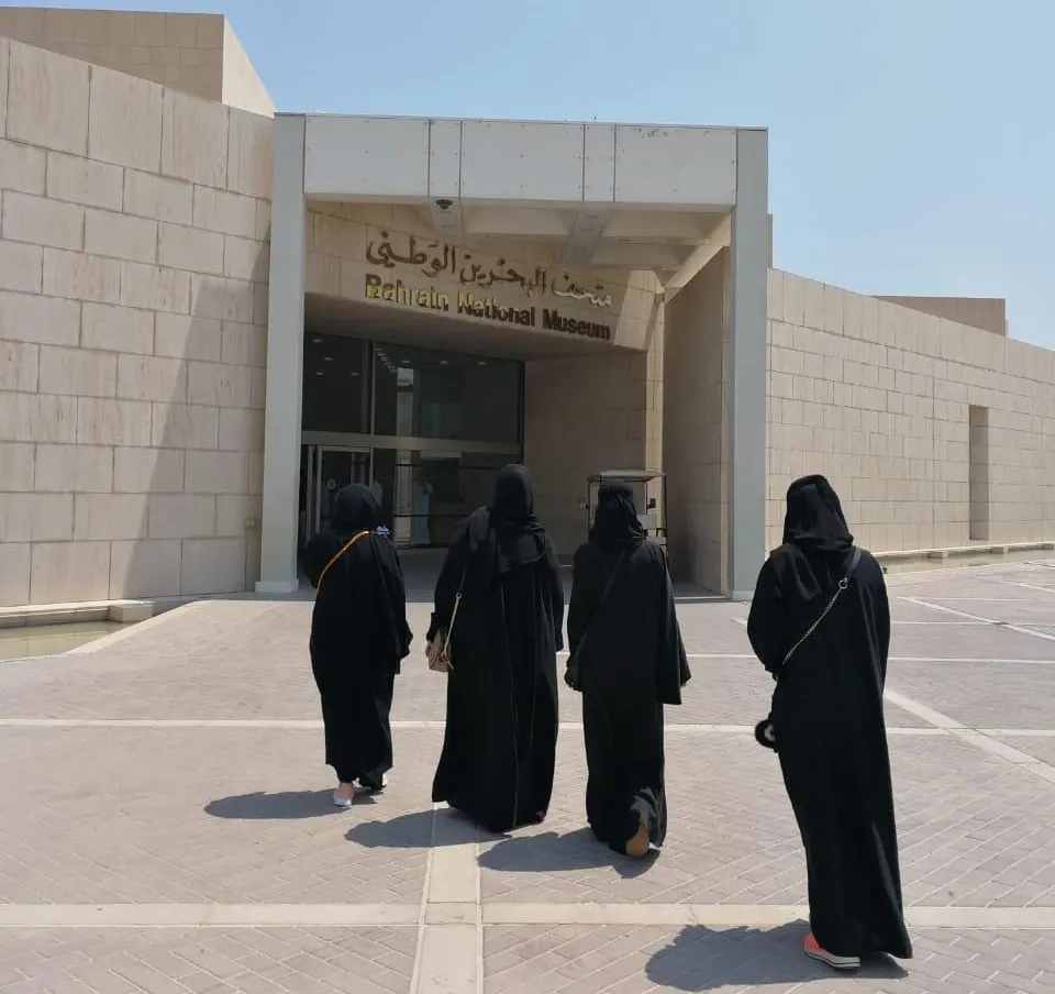 القطيف: فتيات «كافل اليتيم» في رحلة إلى البحرين