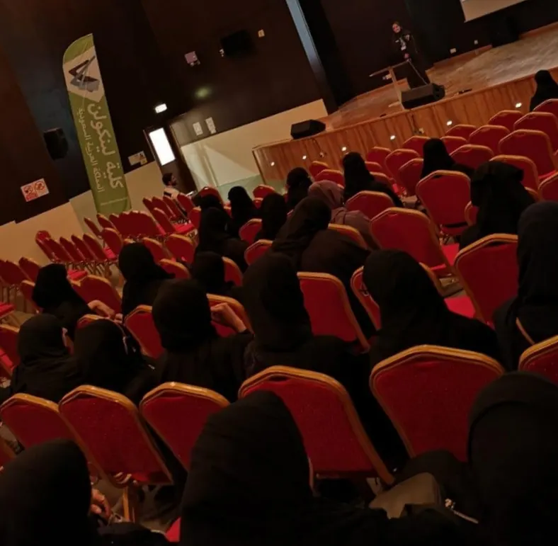 50 طالبة ريادة أعمال يتهيأن لتحويل أفكارهن إلى مشاريع حية
