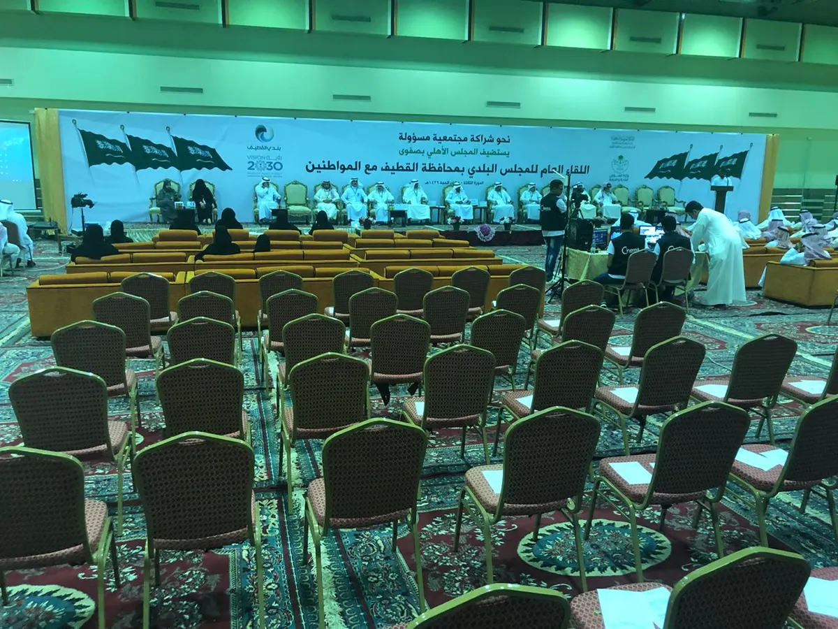 صفوى: المشهد يتكرر... لقاء المجلس العام بالمواطنين بلا رئيس بلدية المحافظة