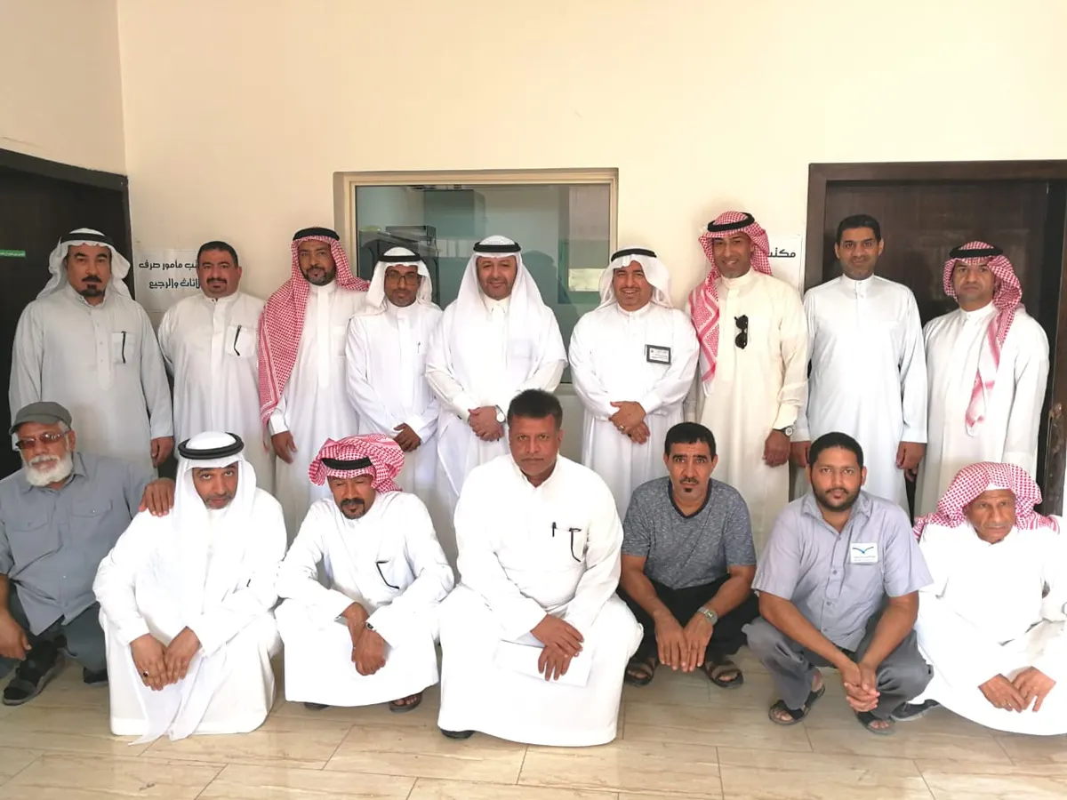 مدير تعليم القطيف يتفقد مستودعات المكتب ويحتفي بمنسوبيه