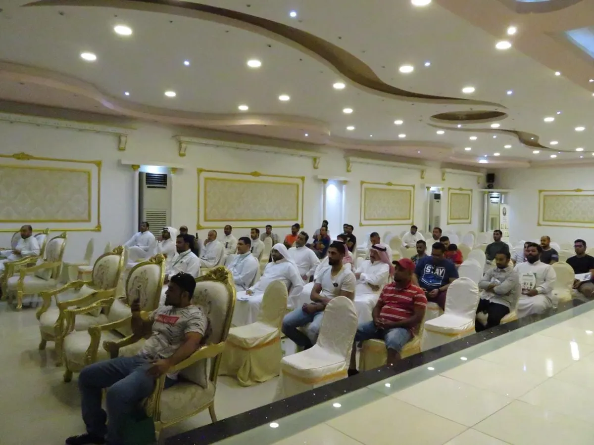 طيور الحب تجمع عشاقها في القطيف