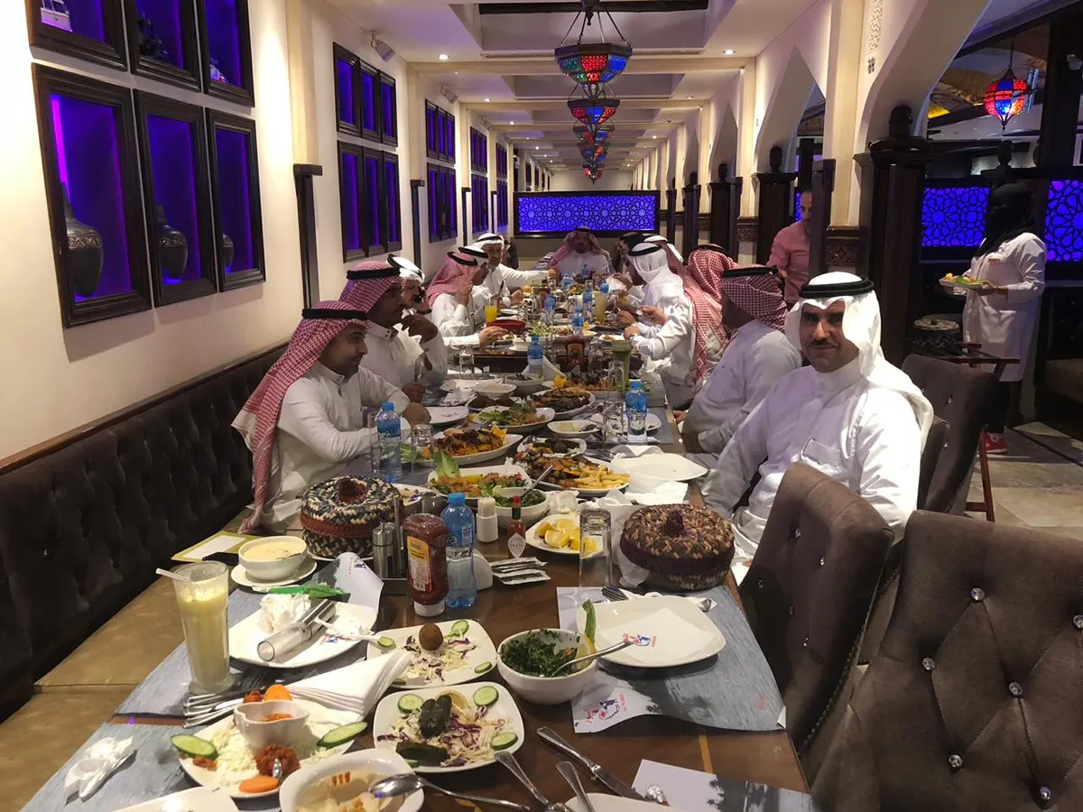 بعد تبرعه بكليته.. بلدي القطيف يقيم مأدبة غداء لعضوه الدهان
