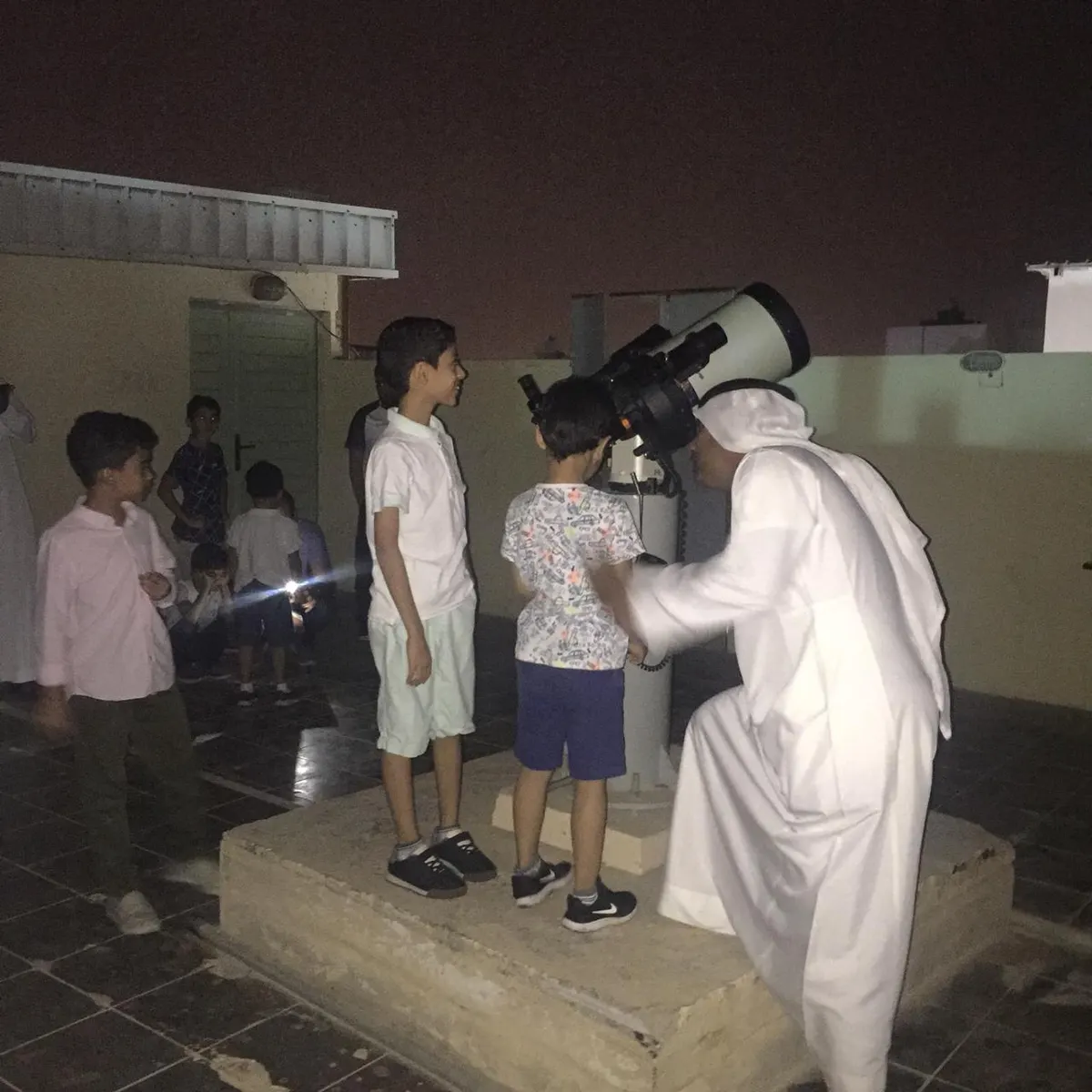 في «فلكية القطيف» .. 300 طفل يرصدون ثلاثة كواكب