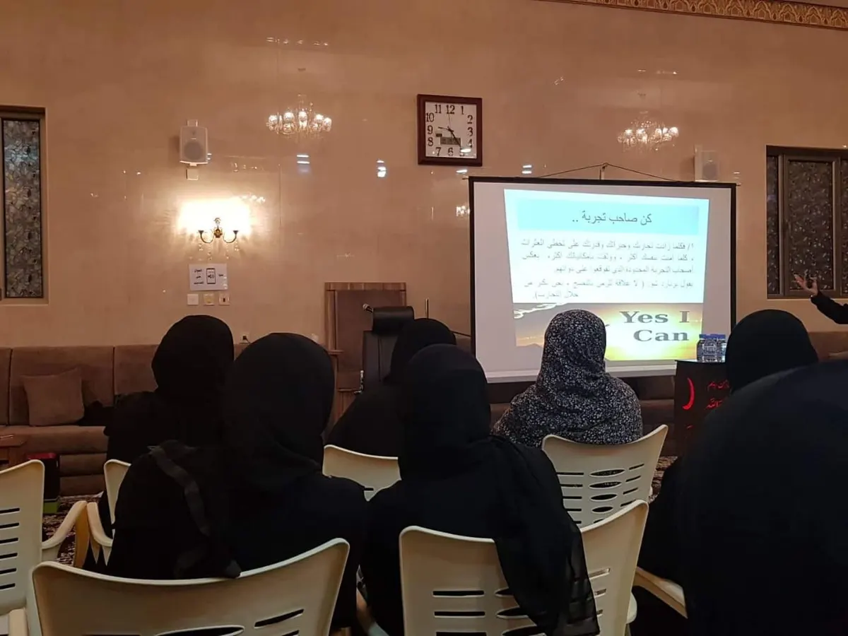 في استضافتها بالعوامية.. السبع: السلبية مع الذات أمام الآخرين تؤكد الحكم عليها بالجلد