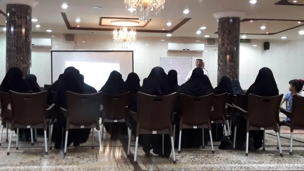 الفرج يقود 18 سيدة للتعرف على النحو.. بطريقة جديدة